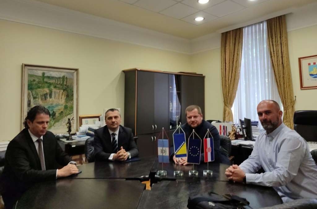 Ministri Dizdar i Kraljević posjetili Ljubuški, razgovarano o izgradnji infrastrukture u povratničkim mjestima